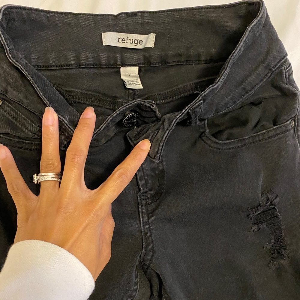 Black distressed skinny jeans